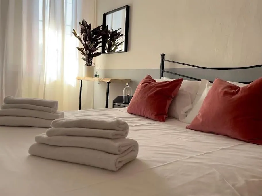 2-Bedroom Flat In The Heart Of Bergamo City Centre Włochy